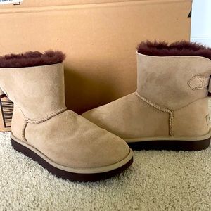 Ugg Short Boot with Bows
